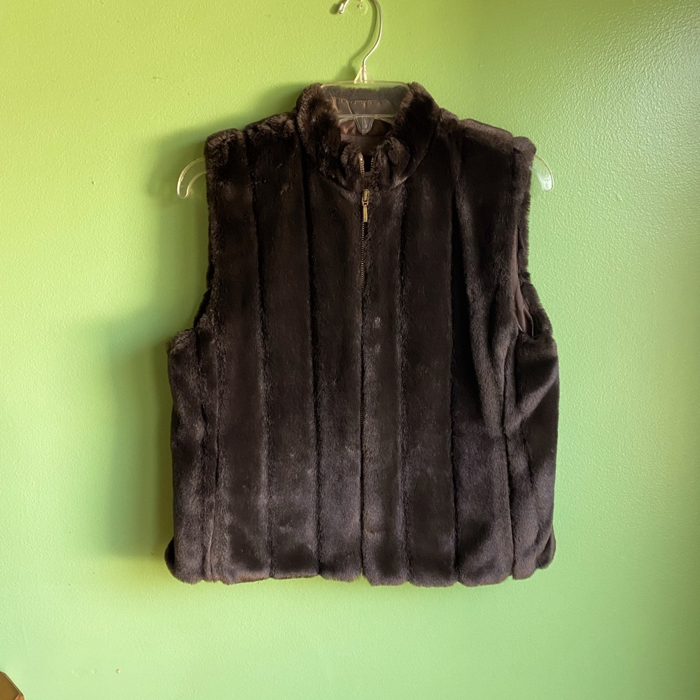 Ann Taylor Loft faux fur full zip vest.  EUC. Size small.